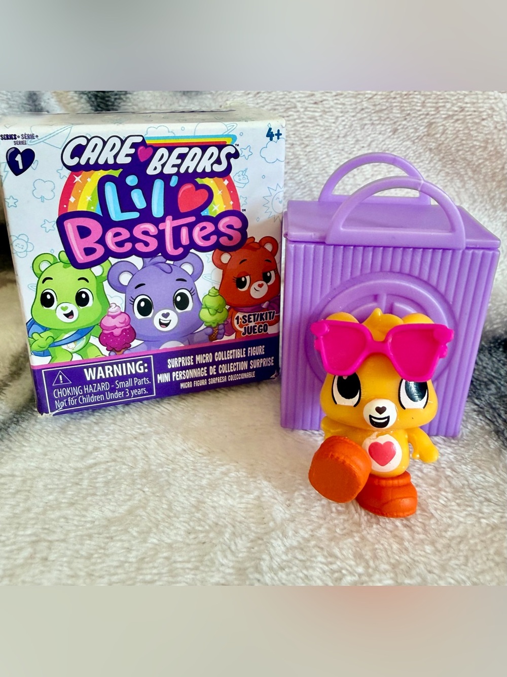 Care Bears (2023) Lil' Besties Surprise Micro Mini Care Bear/Playset Carry Case
